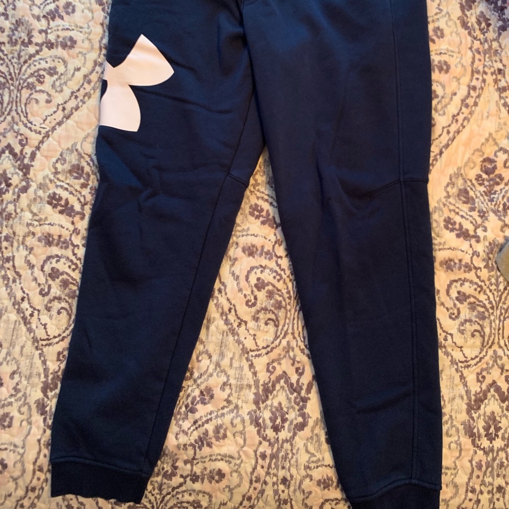 Men’s Under Armour sweatpant joggers